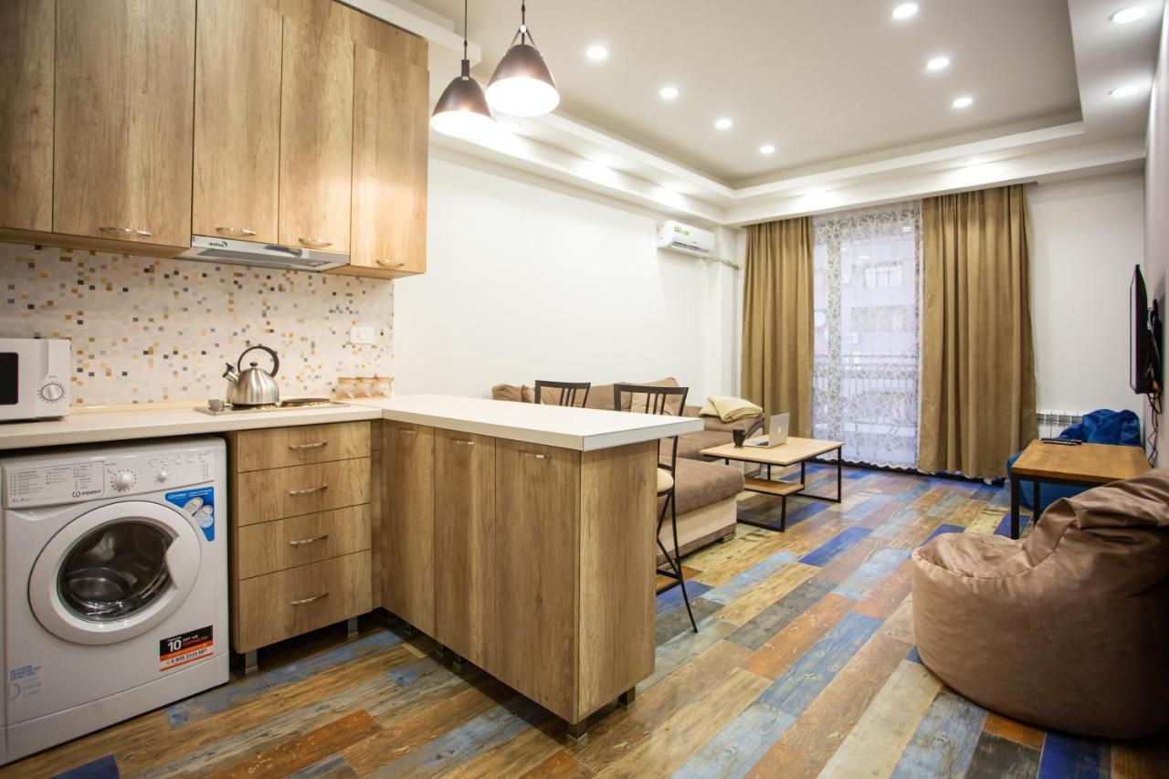 יירבאן Fantastic Apartments Near Republic Square, Perfect Location, Mystreet Company מראה חיצוני תמונה