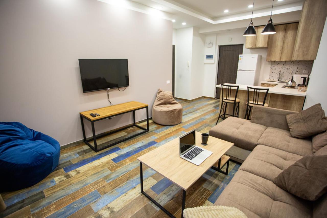 יירבאן Fantastic Apartments Near Republic Square, Perfect Location, Mystreet Company מראה חיצוני תמונה