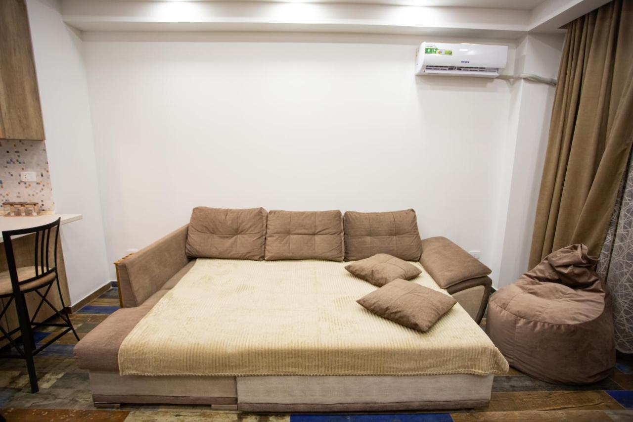 יירבאן Fantastic Apartments Near Republic Square, Perfect Location, Mystreet Company מראה חיצוני תמונה