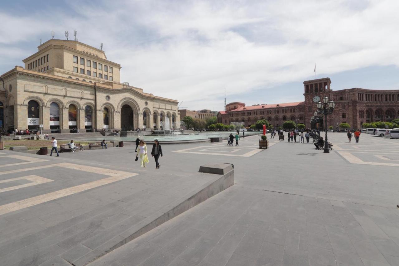 יירבאן Fantastic Apartments Near Republic Square, Perfect Location, Mystreet Company מראה חיצוני תמונה