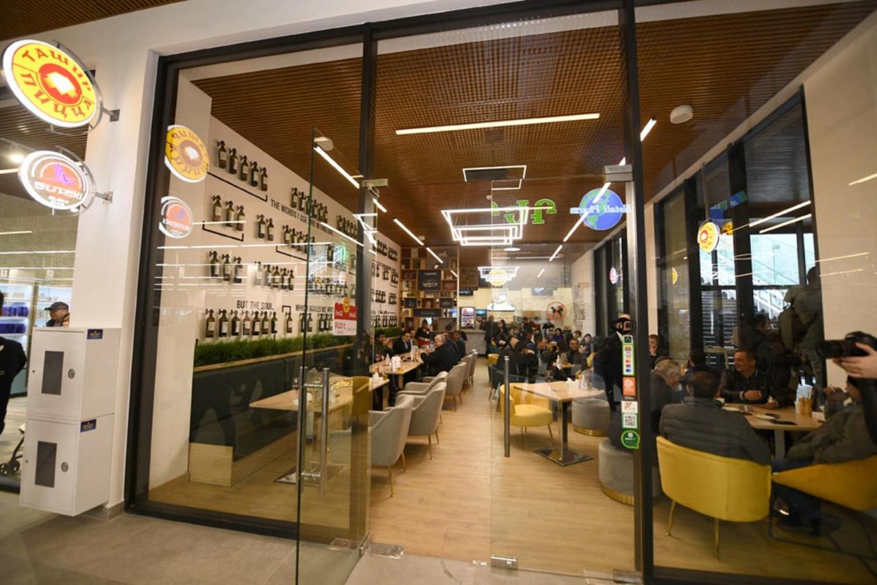 יירבאן Fantastic Apartments Near Republic Square, Perfect Location, Mystreet Company מראה חיצוני תמונה
