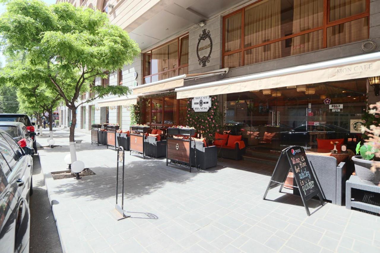 יירבאן Fantastic Apartments Near Republic Square, Perfect Location, Mystreet Company מראה חיצוני תמונה