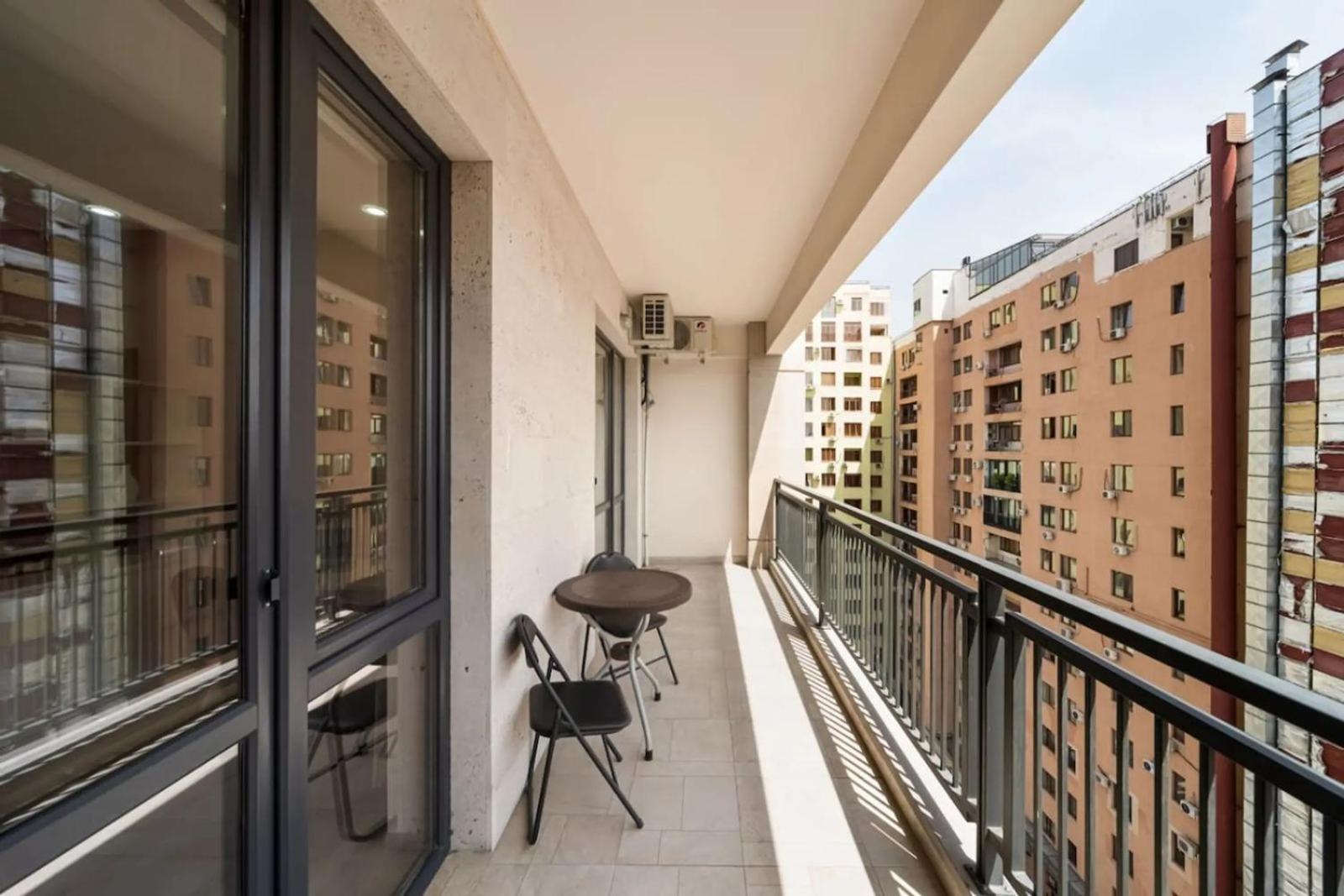 יירבאן Fantastic Apartments Near Republic Square, Perfect Location, Mystreet Company מראה חיצוני תמונה