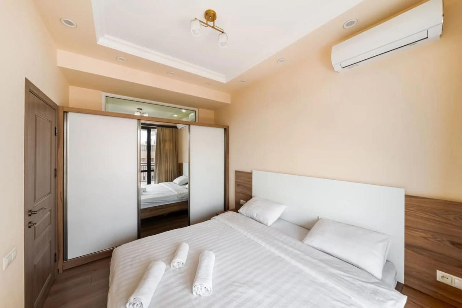יירבאן Fantastic Apartments Near Republic Square, Perfect Location, Mystreet Company מראה חיצוני תמונה