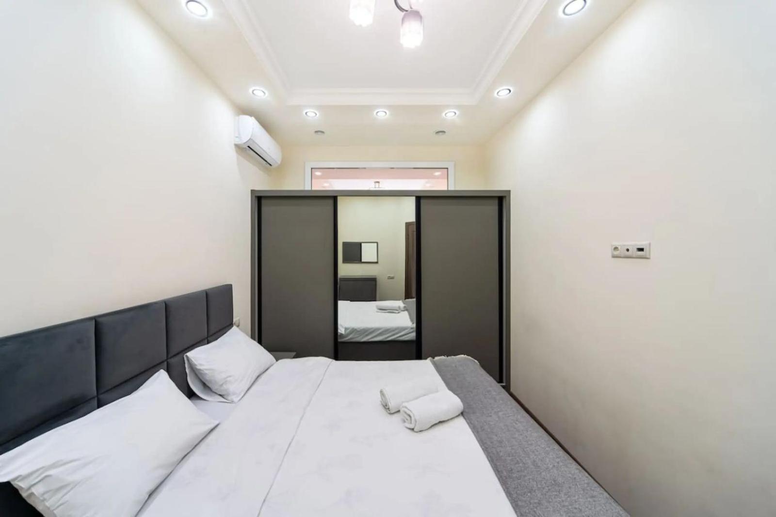 יירבאן Fantastic Apartments Near Republic Square, Perfect Location, Mystreet Company מראה חיצוני תמונה