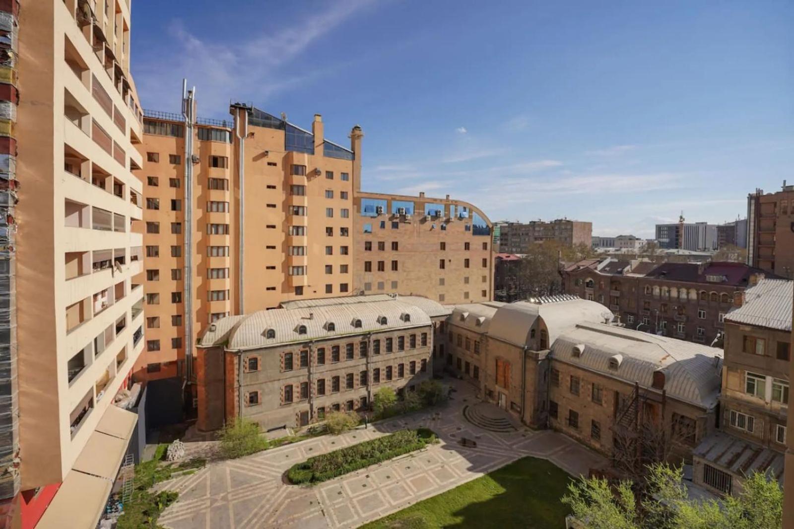 יירבאן Fantastic Apartments Near Republic Square, Perfect Location, Mystreet Company מראה חיצוני תמונה