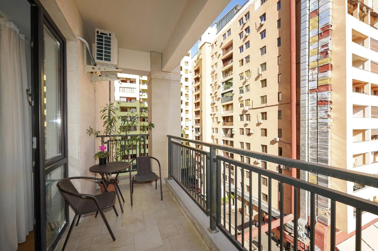 יירבאן Fantastic Apartments Near Republic Square, Perfect Location, Mystreet Company מראה חיצוני תמונה